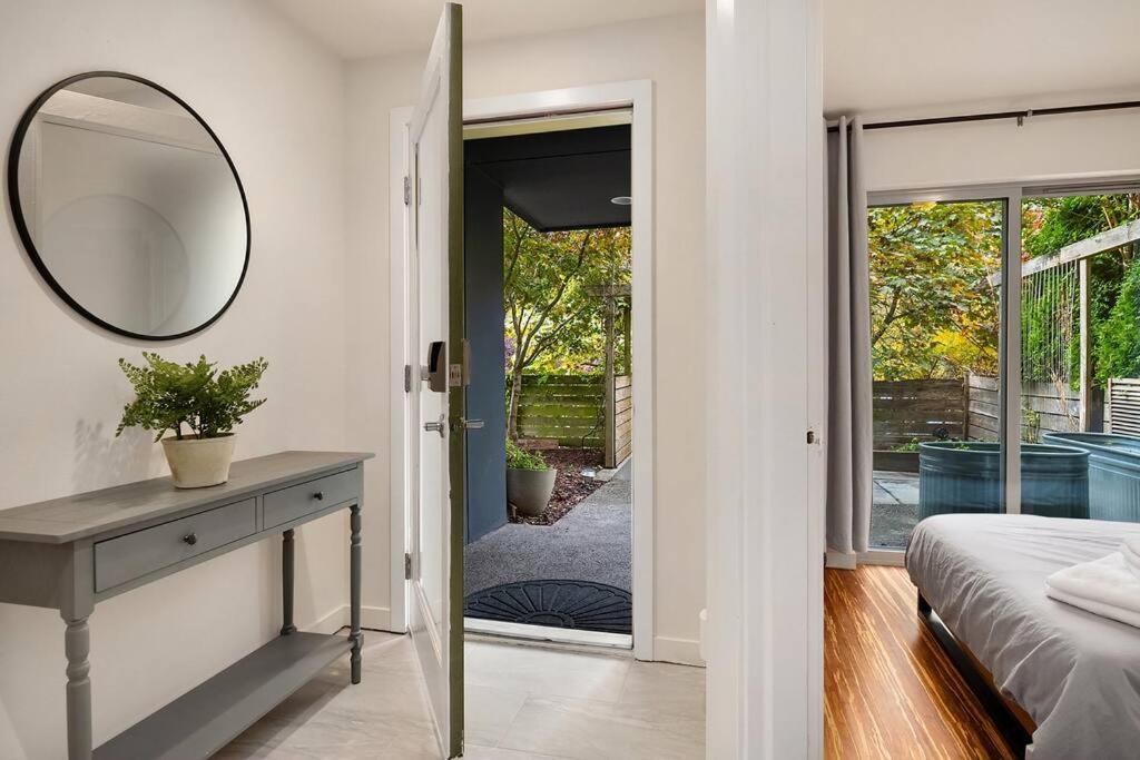 Holiday home Stylish 3 Bedroom Capitol Hill With 96 Walk Score *