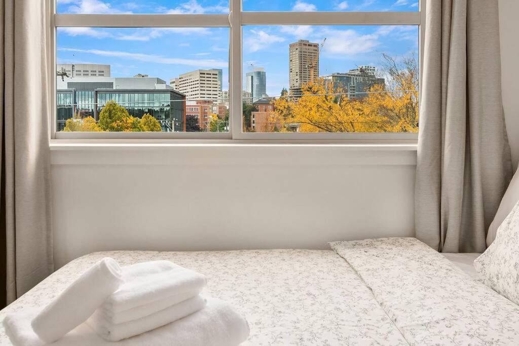Stylish 3 Bedroom Capitol Hill With 96 Walk Score *