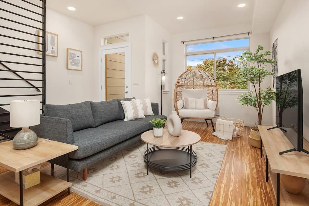 Stylish 3 Bedroom Capitol Hill With 96 Walk Score